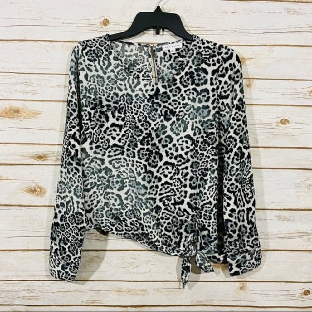 Socialite women’s long sleeve Leopard print top‎ XS